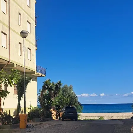 - Tocca Il Mare Marina di Strongoli