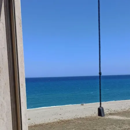- Tocca Il Mare Apartment